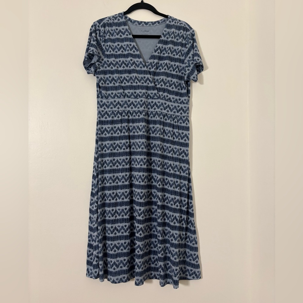 L.L. Bean Women’s Summer Knit Short Sleeve Navy and White Midi Dress Size L
